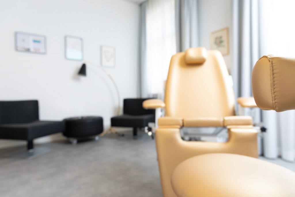 praxis-huertgen-behandlungszimmer2-1024x683